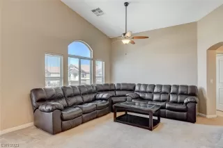 Photo #5: 2488287 Listing 