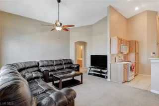 Photo #6: 2488287 Listing 