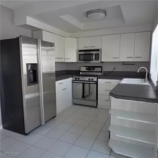 Photo #5: 2488300 Listing 
