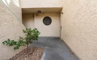 Photo #1: 2488339 Listing 