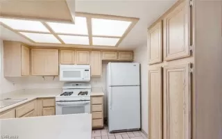 Photo #3: 2488339 Listing 