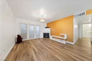 Photo #3: 2488388 Listing