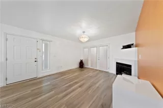 Photo #4: 2488388 Listing