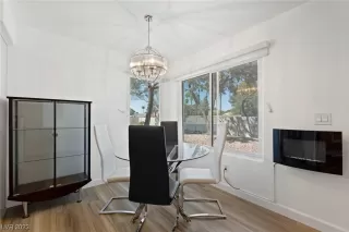 Photo #5: 2488388 Listing