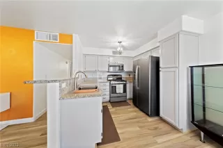 Photo #6: 2488388 Listing