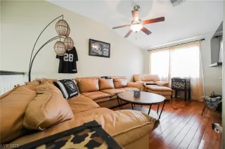 Photo #4: 2488410 Listing