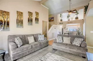 Photo #2: 2488417 Listing