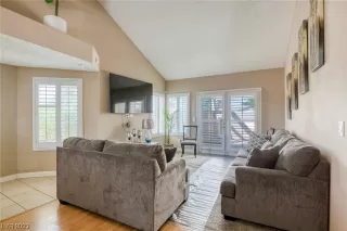 Photo #5: 2488417 Listing