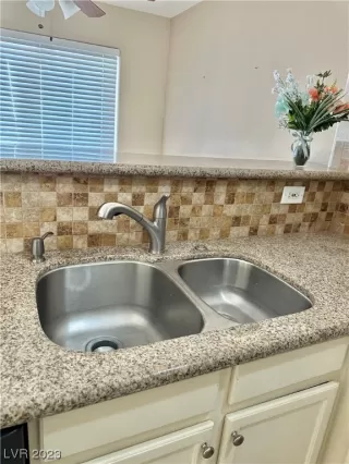 Photo #4: 2488428 Listing 