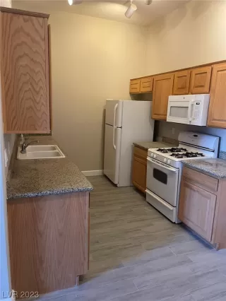 Photo #3: 2488458 Listing 