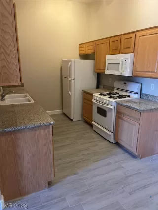 Photo #4: 2488458 Listing 