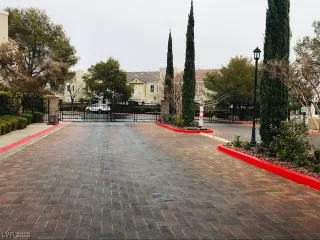 Photo #2: 2488461 Listing 