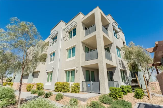 MLS: 2488466 Condo For Sale