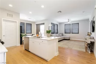 Photo #3: 2488466 Listing 