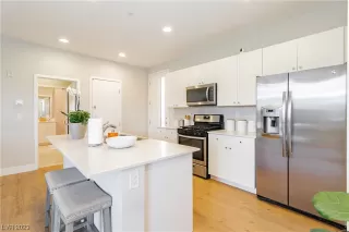 Photo #4: 2488466 Listing 