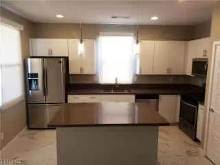 Photo #2: 2488478 Listing