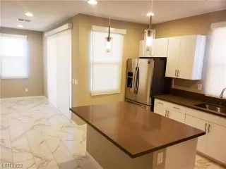 Photo #3: 2488478 Listing