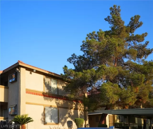 MLS: 2488491 Condo For Sale