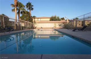 Photo #3: 2488491 Listing