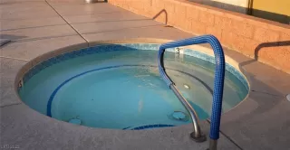 Photo #4: 2488491 Listing