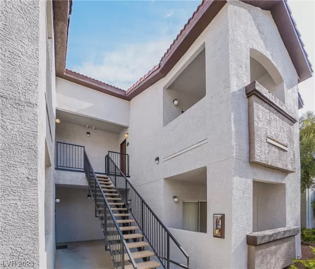 MLS: 2488530 Condo For Sale