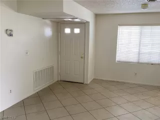 Photo #3: 2488533 Listing 