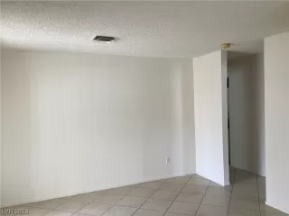 Photo #4: 2488533 Listing 