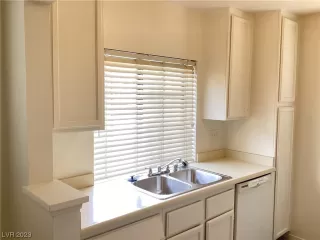 Photo #6: 2488533 Listing 