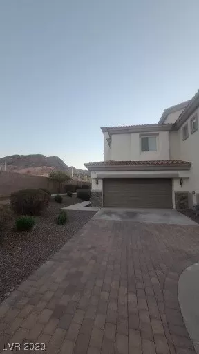 Photo #2: 2488539 Listing