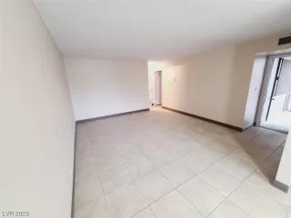 Photo #4: 2488595 Listing