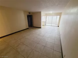 Photo #5: 2488595 Listing