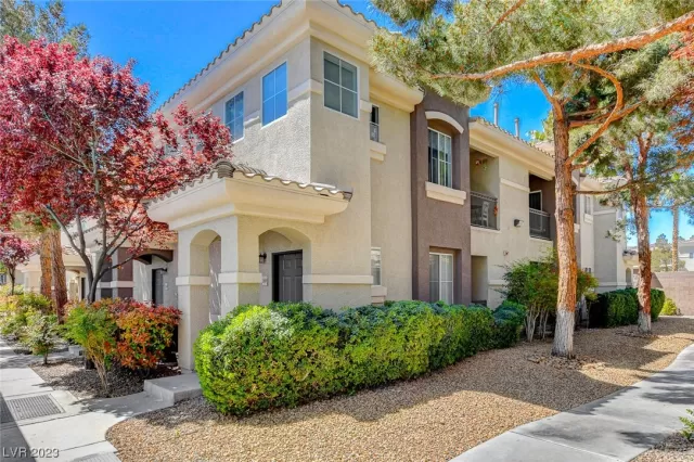 MLS: 2488596 Condo For Sale