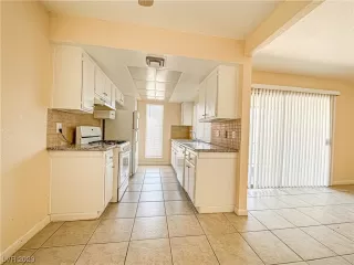 Photo #1: 2488599 Listing 