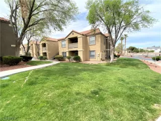 Photo #3: 2488607 Listing