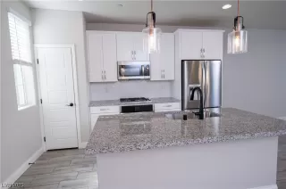 Photo #3: 2488608 Listing 