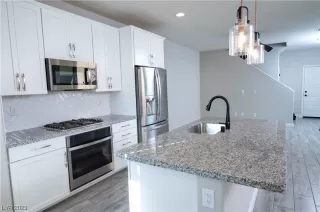 Photo #4: 2488608 Listing 