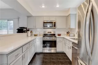 Photo #3: 2488616 Listing 