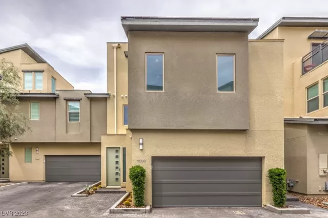 MLS: 2488634 Condo For Sale