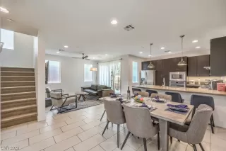 Photo #3: 2488634 Listing