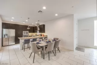 Photo #4: 2488634 Listing