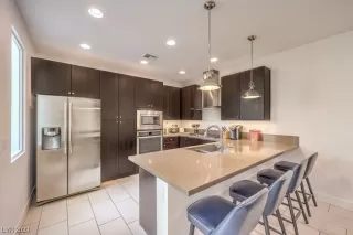 Photo #5: 2488634 Listing