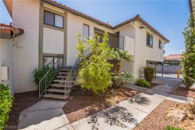 MLS: 2488648 Condo For Sale