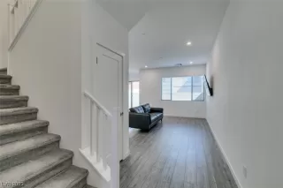 Photo #1: 2488685 Listing 