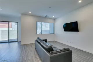 Photo #5: 2488685 Listing 