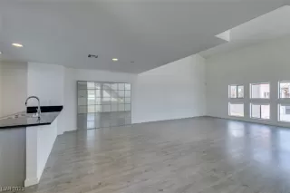 Photo #5: 2488688 Listing 