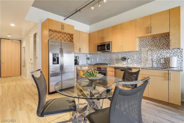 MLS: 2488712 Condo For Sale