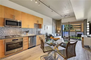 Photo #2: 2488712 Listing