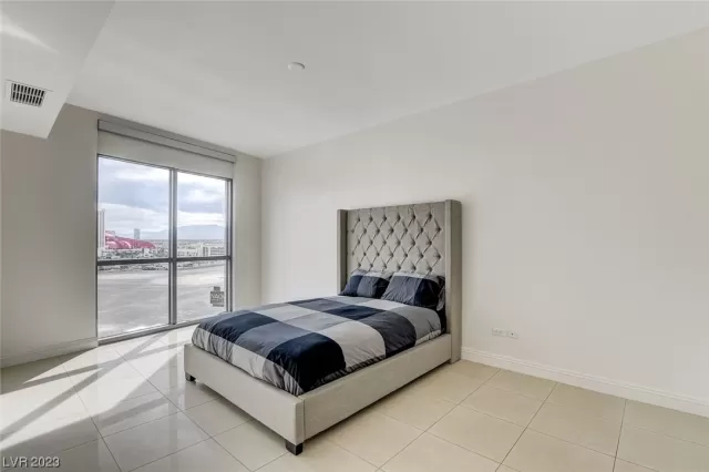 MLS: 2488721 Condo For Sale