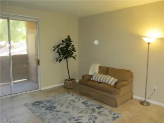 Photo #4: 2488794 Listing