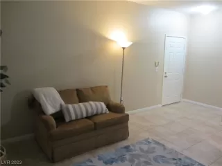 Photo #5: 2488794 Listing